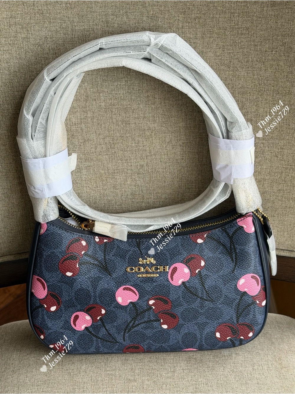NWT！2PCS COACH TERI SHOULDER BAG IN SIGNATURE CANVAS WITH CHERRY PRINT（CY694） - Picture 2 of 16